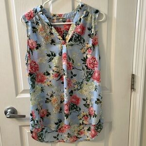 Women’s medium floral blouse